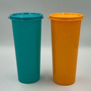 Classic Tupperware 16 oz. Straight Sided Tumblers with Lids 5107L-16